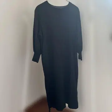 안나 니콜라 블랙 긴팔 티셔츠 원피스