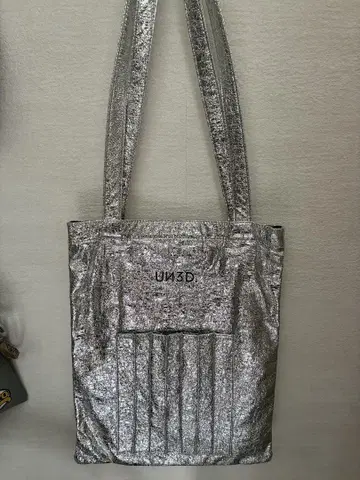 [ UN3D ] 오리가미 포켓 메탈릭 실버 토트백