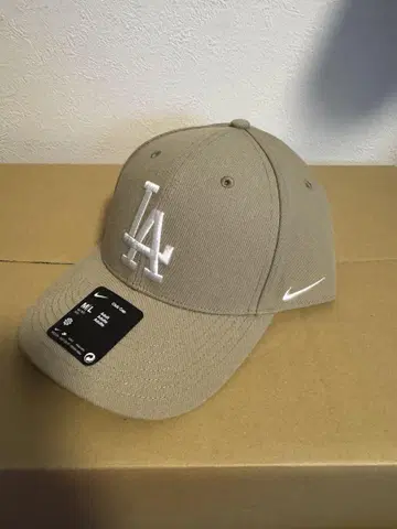 해외 모델 NIKE LA 캡 나이키 다저스 캡 베이지 계열