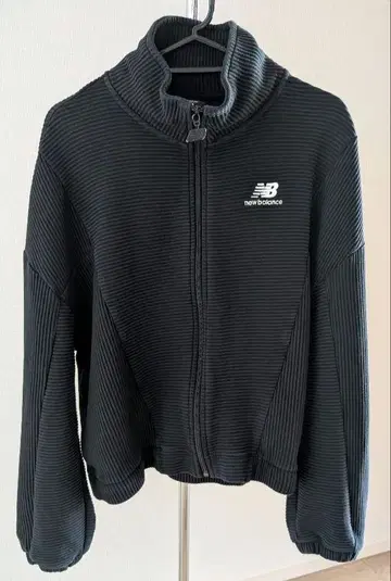 NB Athletics 트랙 자켓 M 사이즈