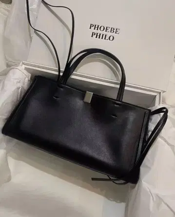 PHOEBE PHILO 블랙 가죽 핸드백 새상품급