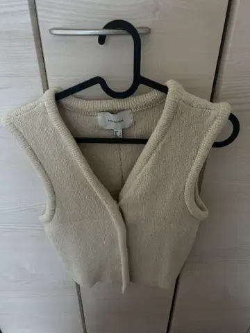 H&M EDITION 베이지 V넥 니트 베스트