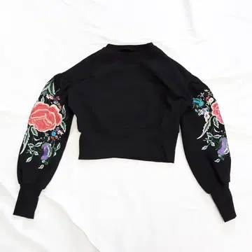 AHCAHCUM 아차추무 자수 맨투맨