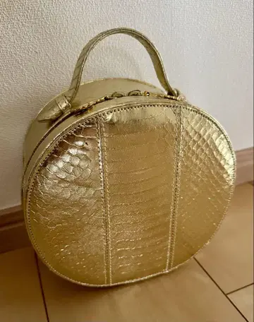 새상품급 Lulu Guinness / 룰루 기네스 파티 백 골드