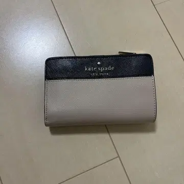 kate spade 이단 접이식 지갑 베이지/블랙