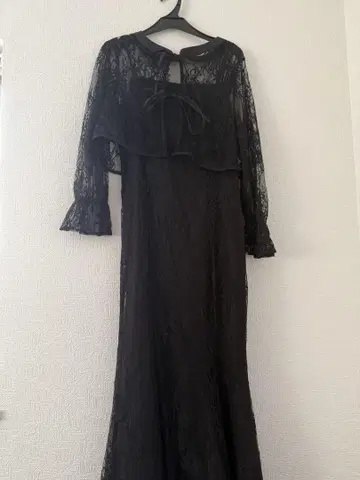 블랙 레이스 드레스 오픈 백