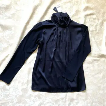 주말 한정 가격 인하 네이비 긴팔 하이넥 블라우스 티셔츠 택 포함 새상품