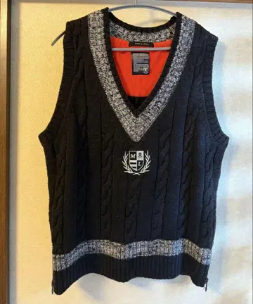 MARK&LONA 케이블 짜임 V넥 베스트 블랙