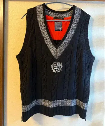 MARK&LONA 케이블 짜임 V넥 베스트 블랙