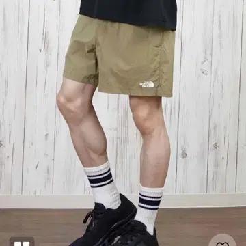 The North Face 베이지 숏팬츠