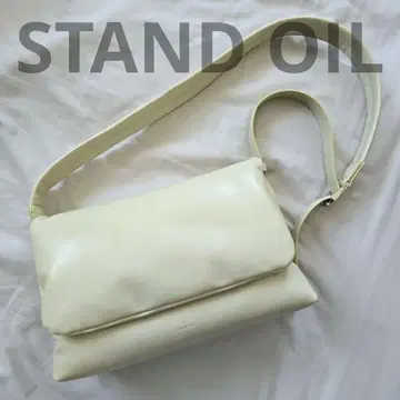 STAND OIL 아이보리 숄더백 FLUFFY REGULAR