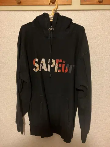 SAPEur x 도쿄 리벤저스 애니메이션풍 디자인 블랙 후드티