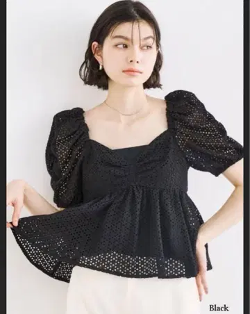 코코딜 퍼프 슬리브 블라우스 블랙 상의