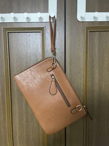 브라운 가죽 클러치백