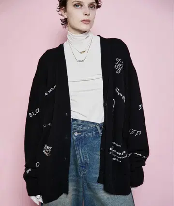 MAISON SPECIAL 라이프워드 자수 니트 가디건