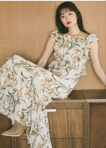 택 포함 새상품 코코딜 셔링 프릴 플라워 프린트 원피스