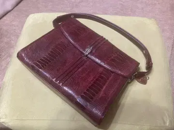 크로커다일풍 가죽 핸드백