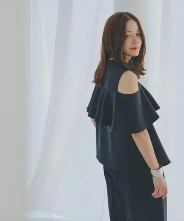 글로벌 워크 타카야마 나오코 콜라보 린넨라이크 어깨 트임 블라우스 흑먹색