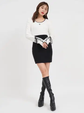 화이트 블랙 리본 포함 니트