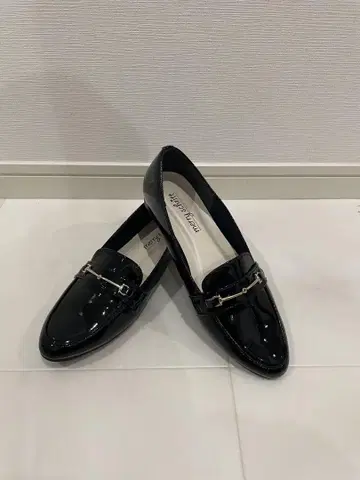 [미사용 새상품급] 에나멜 블랙 로퍼 24cm