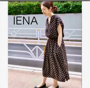 새상품급 IENA 블랙과 베이지 도트 무늬 플레어 스커트 38