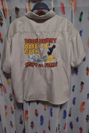 새상품급 BUGS BUNNY DAFFY DUCK 셔츠 반팔 상의 M