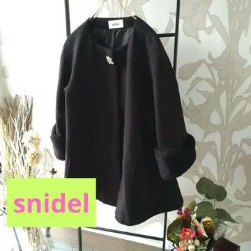 스나이델 블랙 페플럼 비쥬 퍼 플레어 노카라 코트