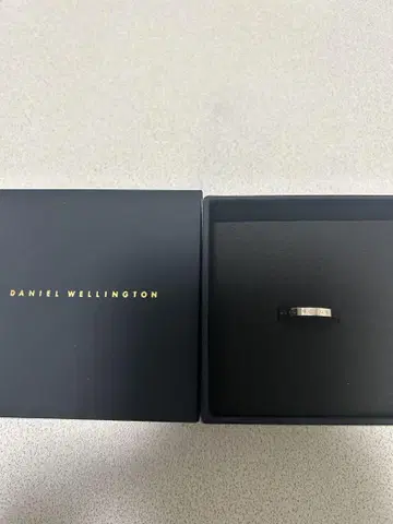 DANIEL WELLINGTON 실버 반지 박스 포함