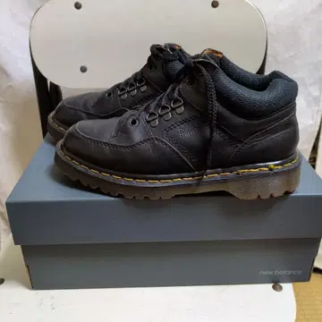 [ 새상품급 수입 구제 의류 ] [ Dr.Martens ] 하이컷 신발