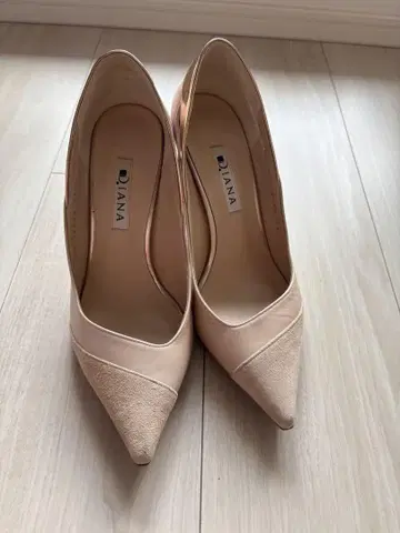DIANA 베이지 스틸레토 하이힐