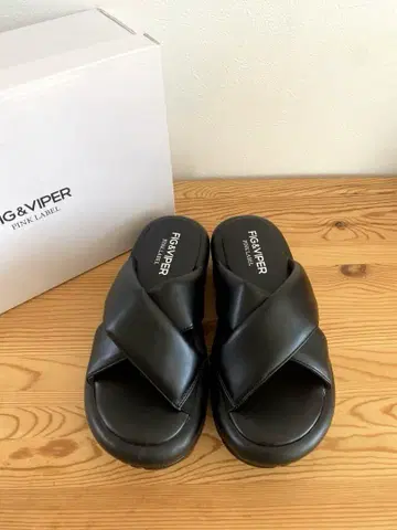 [ FIG & VIPER 피그 앤 바이퍼 ] 샌들 24cm