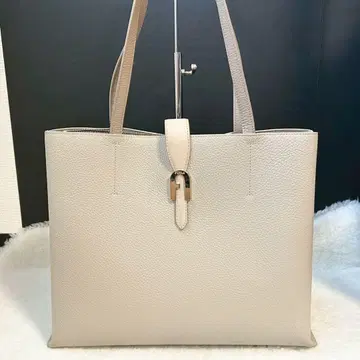 FURLA 훌라 가죽 토트백 로고 디자인