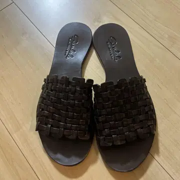 다크 브라운 뜨개질 가죽 샌들