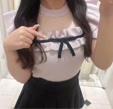 evelyn 시어 도트 프릴 니트