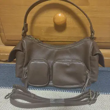 GU 가죽 터치 아웃 포켓 백