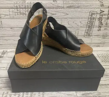 새상품급 le crabe rouge 블랙 가죽 샌들