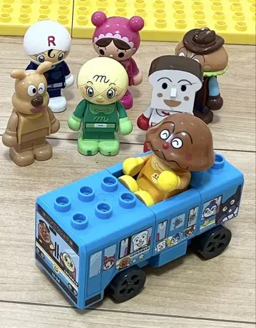 호빵맨 블록 라보 버스, 인형 7개