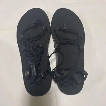 Teva 블랙 스포츠 샌들