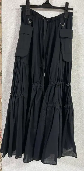 LASUD 블랙 플레어 롱 스커트
