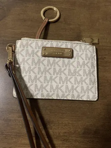 Michael Kors 베이지 패스 케이스