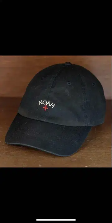 NOAH 블랙 자수 로고 캡