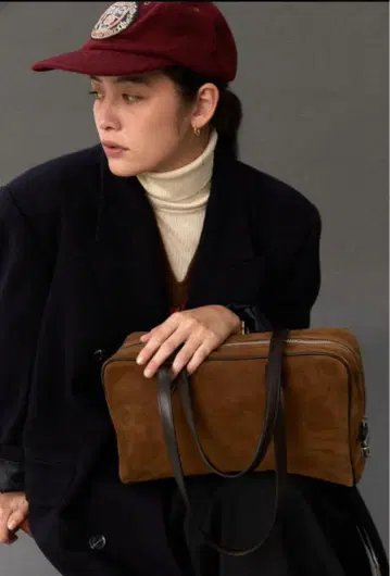 TOUT Y EST 브라운 스웨이드 숄더백