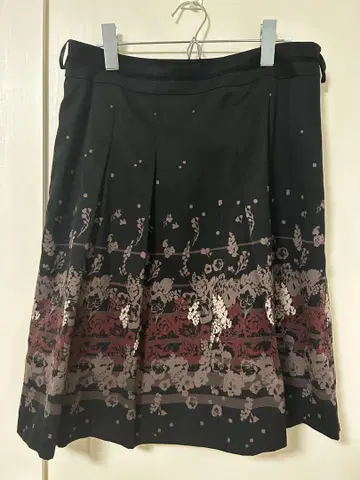 Aylesbury 꽃무늬 플레어 스커트 XL 사이즈