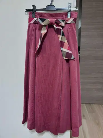 와인 레드 코듀로이 플레어 스커트