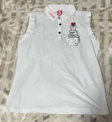 토끼 자수 프릴 장식 화이트 피케 셔츠