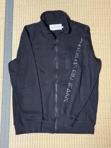 CALVIN KLEIN JEANS 블랙 맨투맨