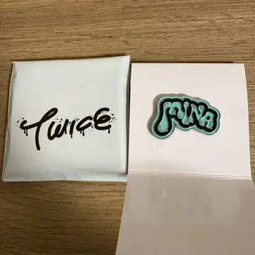 TWICE 랜덤 핀 배지 미나