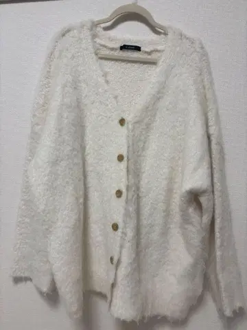 w closet 화이트 V넥 가디건