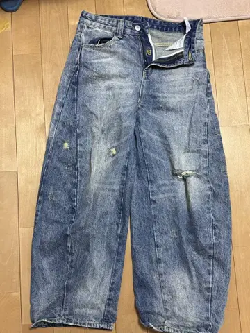 와이드 실루엣 데님 팬츠 라이트 블루 지저인
