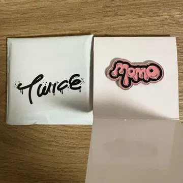 TWICE 랜덤 핀 배지 모모